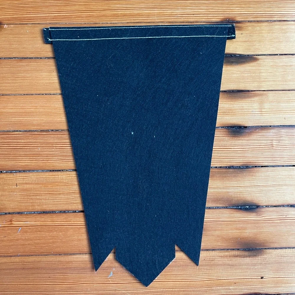 Beeteeth Black and Gold Pennant - Picture 2 of 4